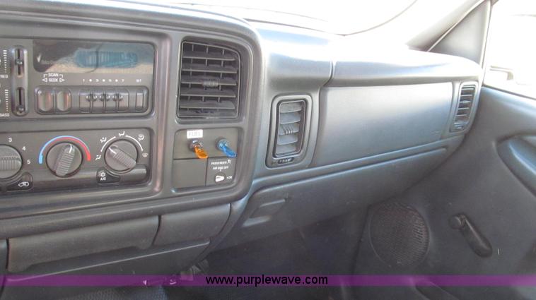 image for item G2204 2002 Chevrolet Silverado 2500HD Ext. Cab utility truck