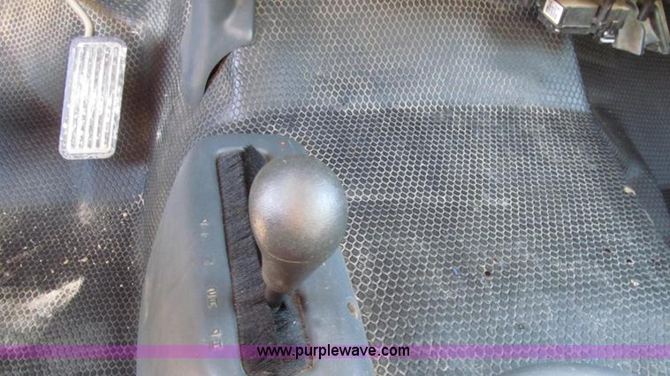 image for item G2204 2002 Chevrolet Silverado 2500HD Ext. Cab utility truck