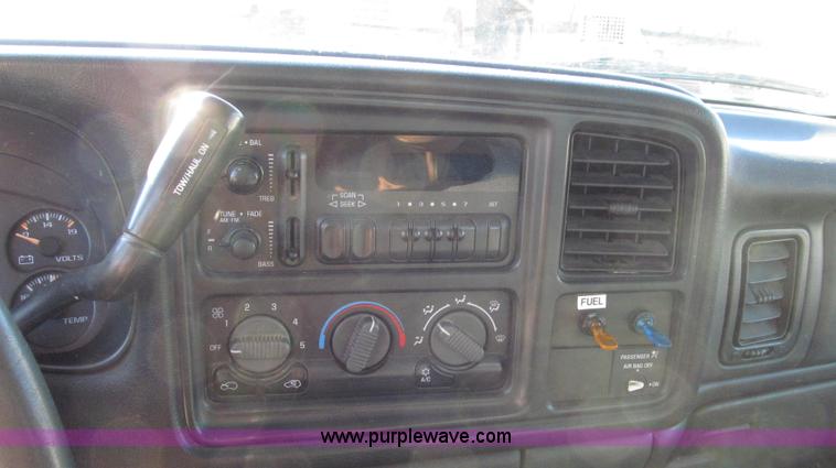 image for item G2204 2002 Chevrolet Silverado 2500HD Ext. Cab utility truck