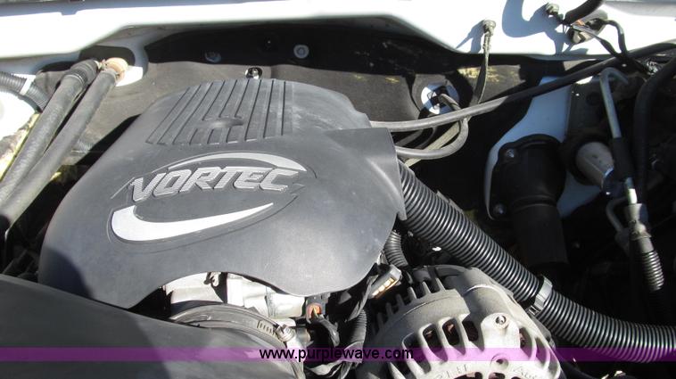 image for item G2204 2002 Chevrolet Silverado 2500HD Ext. Cab utility truck