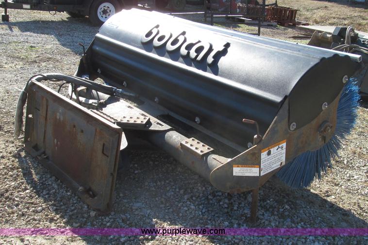 Bobcat 84 angle broom in Jefferson City, MO Item G2206 sold Purple Wave