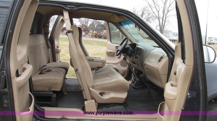 image for item G2209 1999 Ford F150 XL SuperCab pickup truck