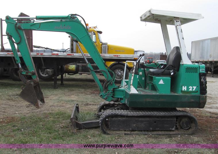 image for item G2210 Hanix H27 mini excavator