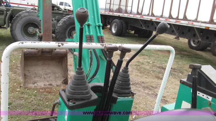 image for item G2210 Hanix H27 mini excavator