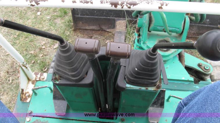 image for item G2210 Hanix H27 mini excavator