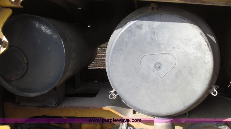 image for item G2212 1996 John Deere 850C Series II dozer