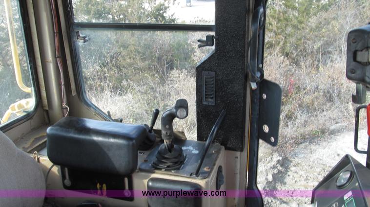 image for item G2212 1996 John Deere 850C Series II dozer