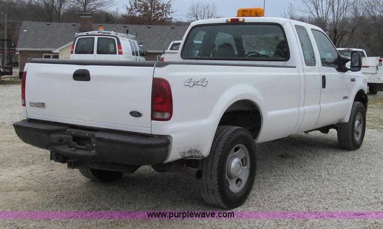 image for item G2213 2006 Ford F350 Super Duty XL pickup truck