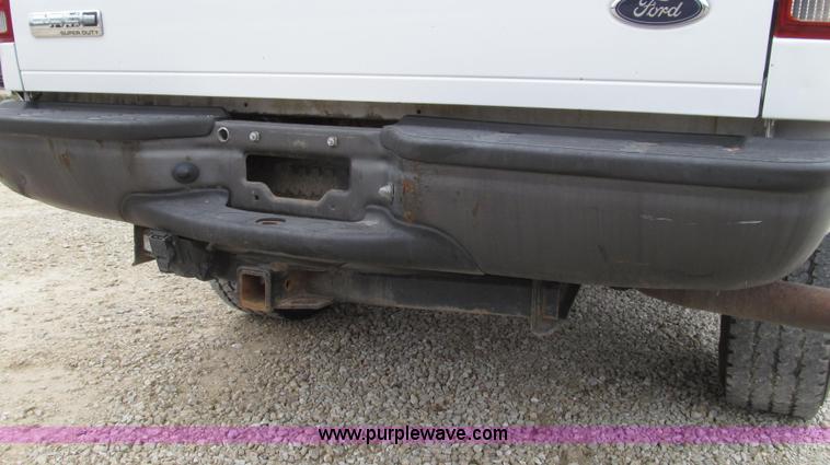 image for item G2213 2006 Ford F350 Super Duty XL pickup truck