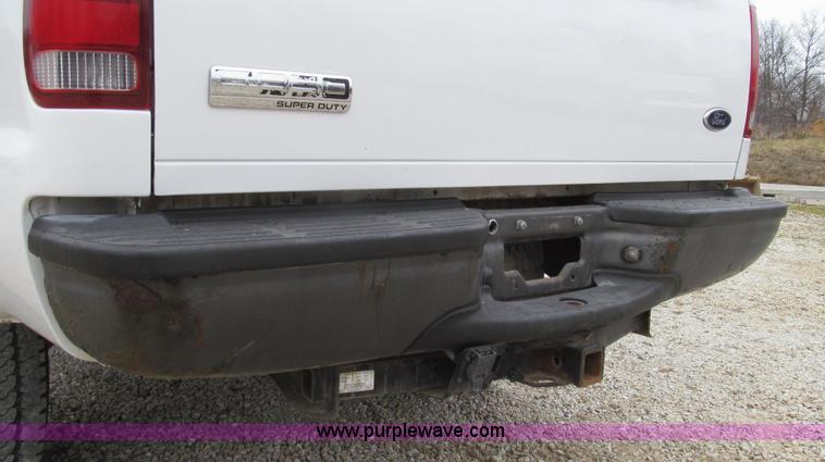 image for item G2213 2006 Ford F350 Super Duty XL pickup truck