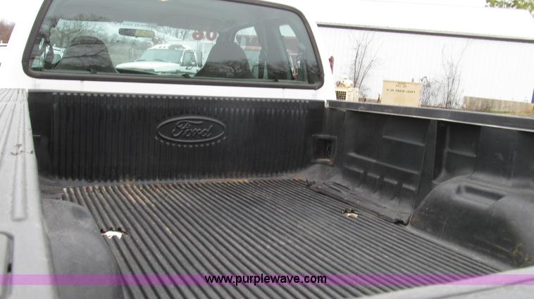 image for item G2213 2006 Ford F350 Super Duty XL pickup truck