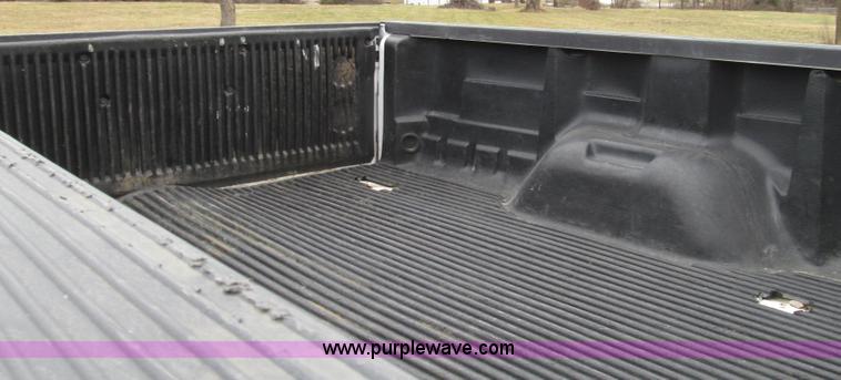 image for item G2213 2006 Ford F350 Super Duty XL pickup truck