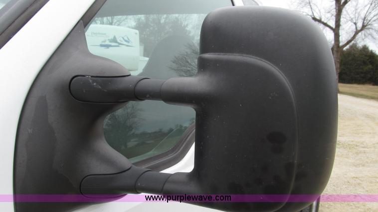 image for item G2213 2006 Ford F350 Super Duty XL pickup truck