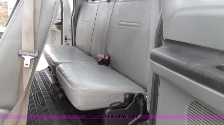 image for item G2213 2006 Ford F350 Super Duty XL pickup truck