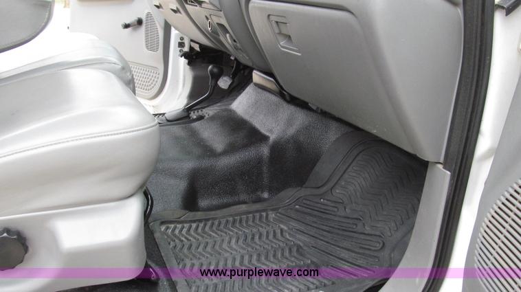 image for item G2213 2006 Ford F350 Super Duty XL pickup truck