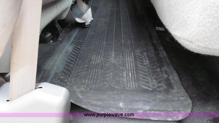 image for item G2213 2006 Ford F350 Super Duty XL pickup truck