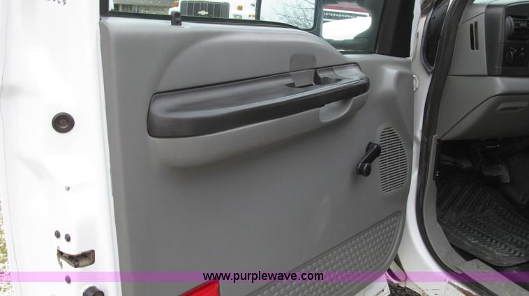 image for item G2213 2006 Ford F350 Super Duty XL pickup truck