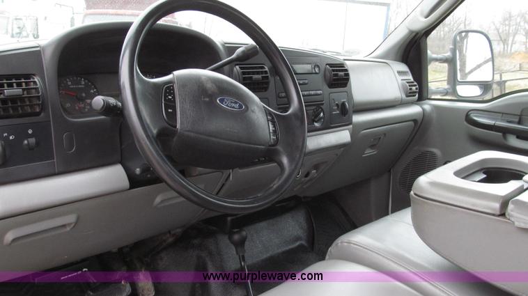 image for item G2213 2006 Ford F350 Super Duty XL pickup truck
