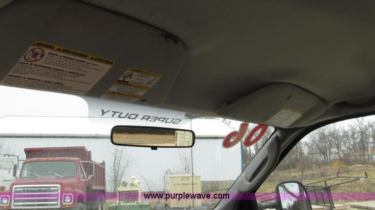 image for item G2213 2006 Ford F350 Super Duty XL pickup truck