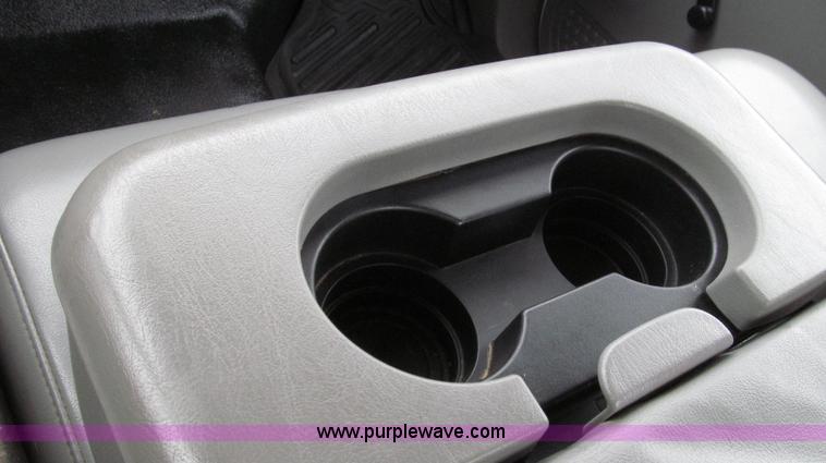 image for item G2213 2006 Ford F350 Super Duty XL pickup truck