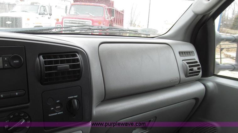 image for item G2213 2006 Ford F350 Super Duty XL pickup truck