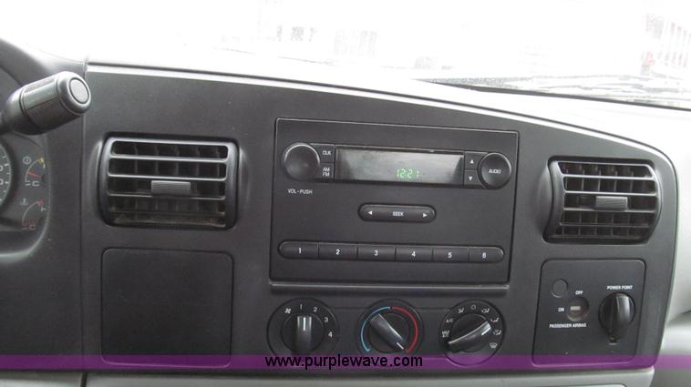 image for item G2213 2006 Ford F350 Super Duty XL pickup truck