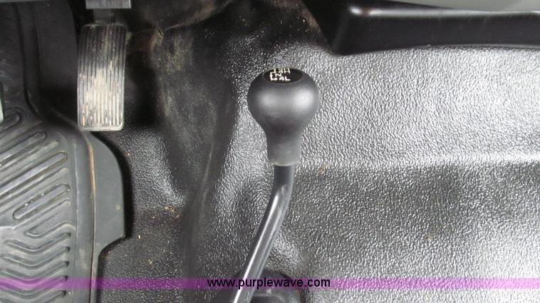 image for item G2213 2006 Ford F350 Super Duty XL pickup truck