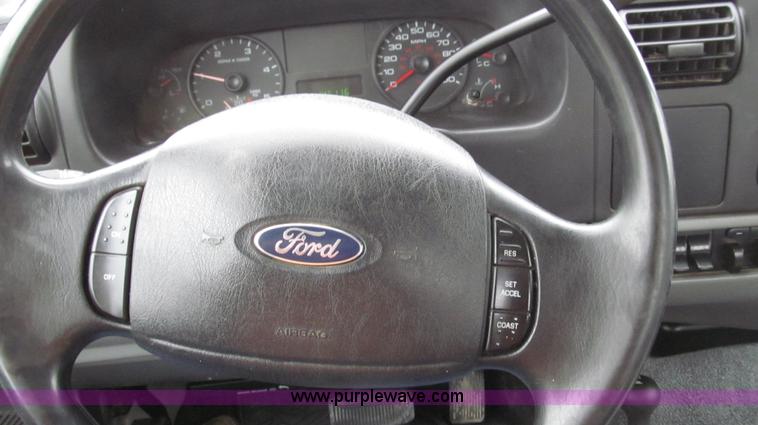 image for item G2213 2006 Ford F350 Super Duty XL pickup truck