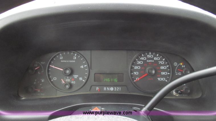 image for item G2213 2006 Ford F350 Super Duty XL pickup truck