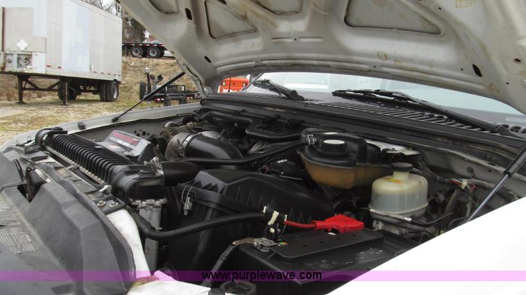 image for item G2213 2006 Ford F350 Super Duty XL pickup truck