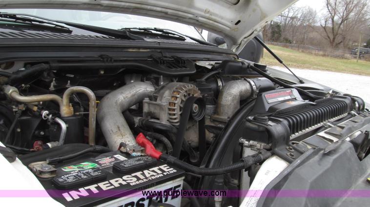 image for item G2213 2006 Ford F350 Super Duty XL pickup truck