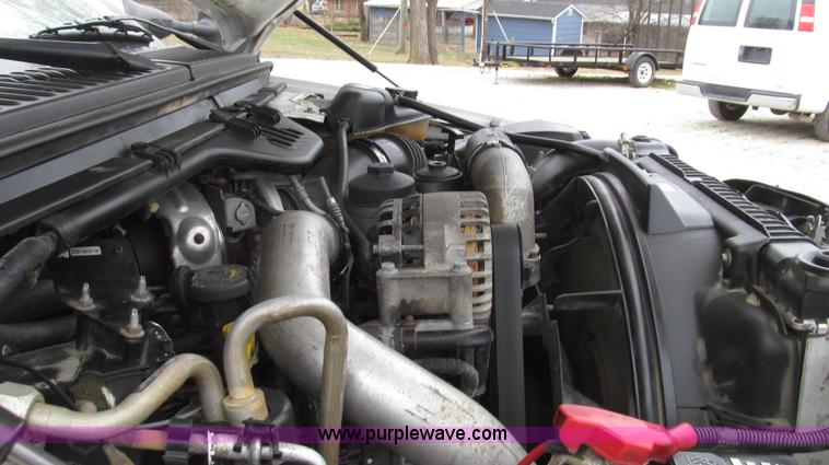 image for item G2213 2006 Ford F350 Super Duty XL pickup truck