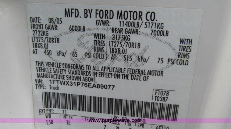 image for item G2213 2006 Ford F350 Super Duty XL pickup truck