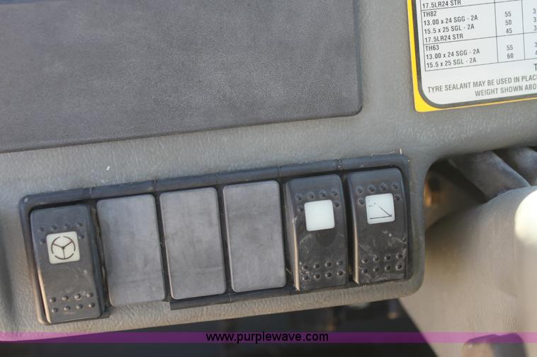 image for item G4452 2000 Caterpillar TH63 telehandler