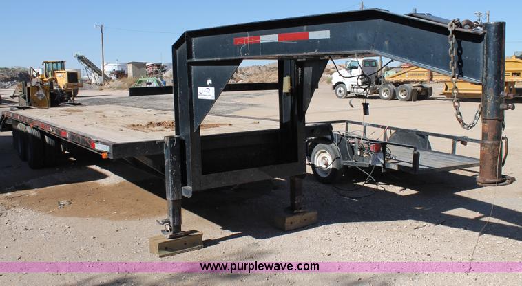image for item G5827 1994 PF 30' gooseneck trailer