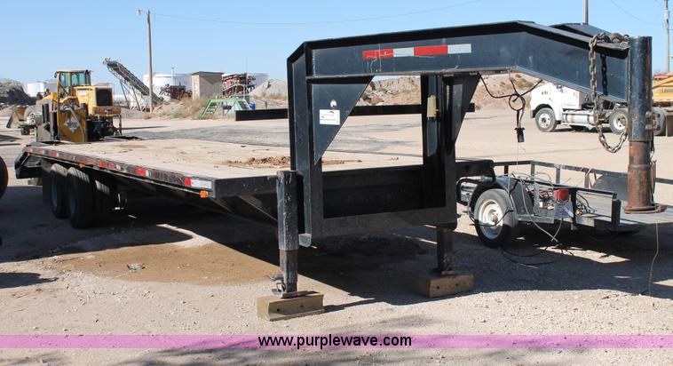image for item G5827 1994 PF 30' gooseneck trailer