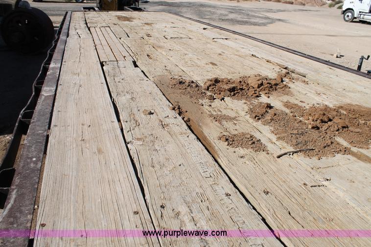 image for item G5827 1994 PF 30' gooseneck trailer