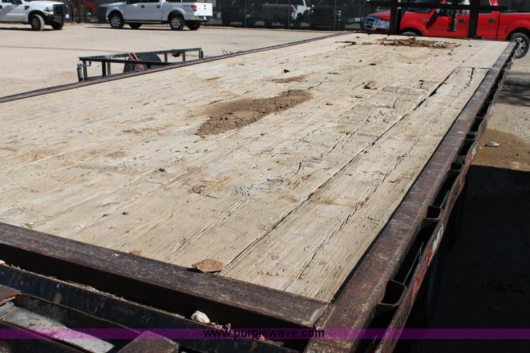 image for item G5827 1994 PF 30' gooseneck trailer