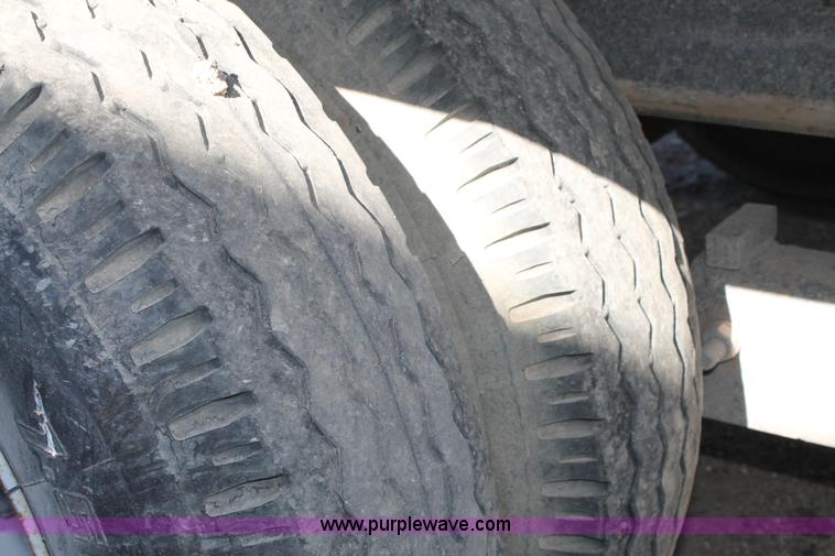 image for item G5827 1994 PF 30' gooseneck trailer