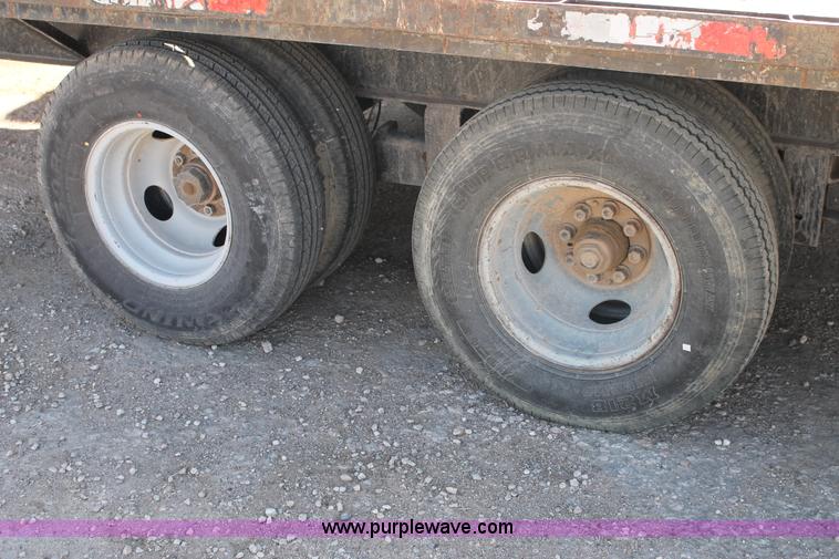 image for item G5827 1994 PF 30' gooseneck trailer