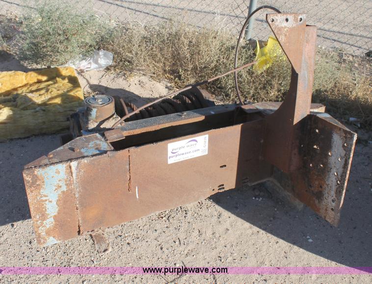 image for item G5839 Braden winch mounted on frame