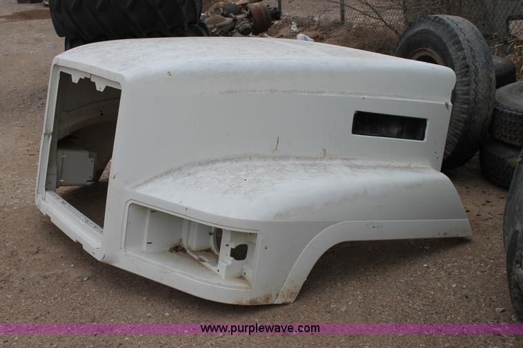 image for item G5845 Mack semi truck fiberglass hood