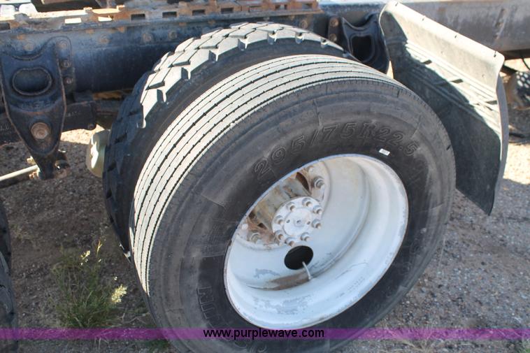 image for item G5846 1995 International 8200 semi truck