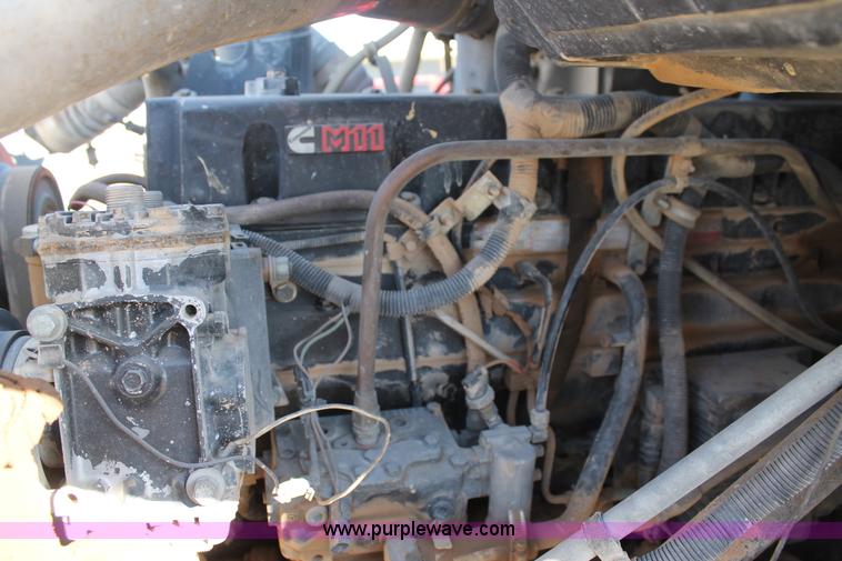 image for item G5846 1995 International 8200 semi truck