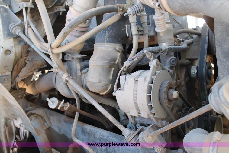 image for item G5846 1995 International 8200 semi truck