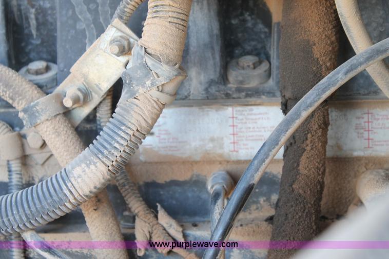 image for item G5846 1995 International 8200 semi truck