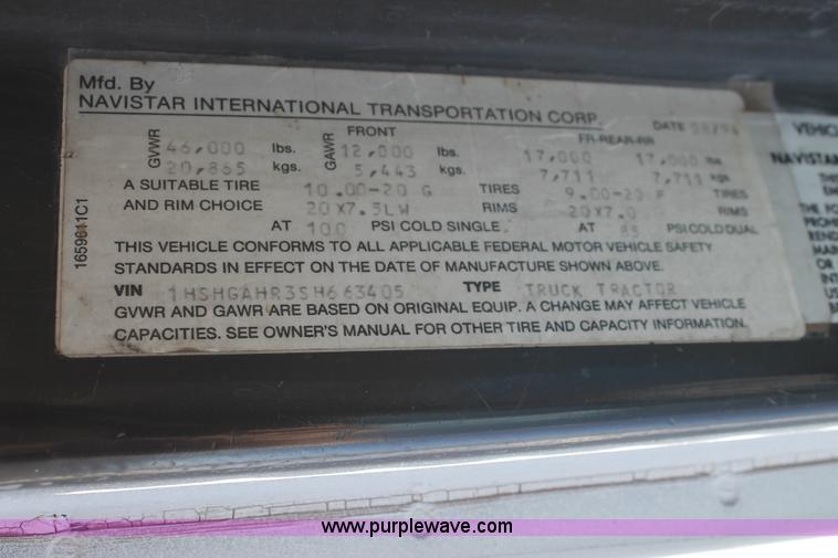 image for item G5846 1995 International 8200 semi truck