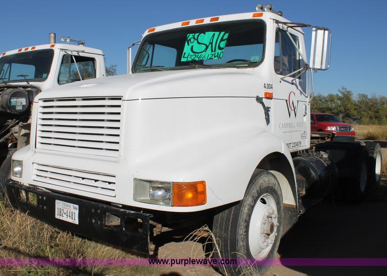 image for item G5848 1991 International 8200 semi truck
