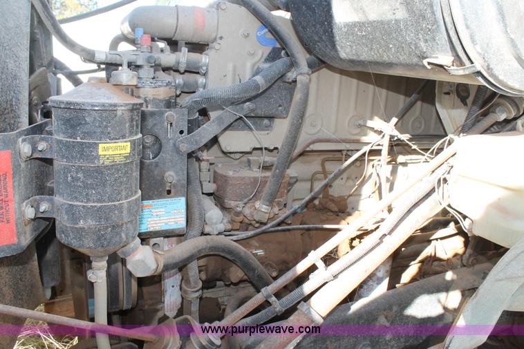 image for item G5848 1991 International 8200 semi truck