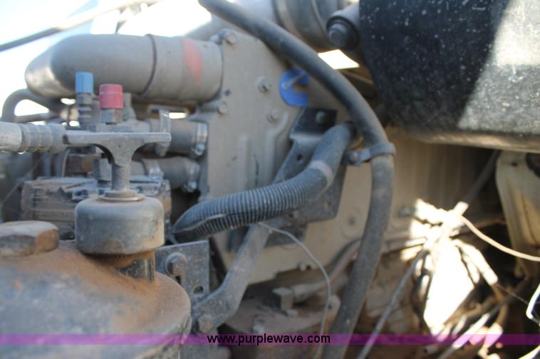 image for item G5848 1991 International 8200 semi truck